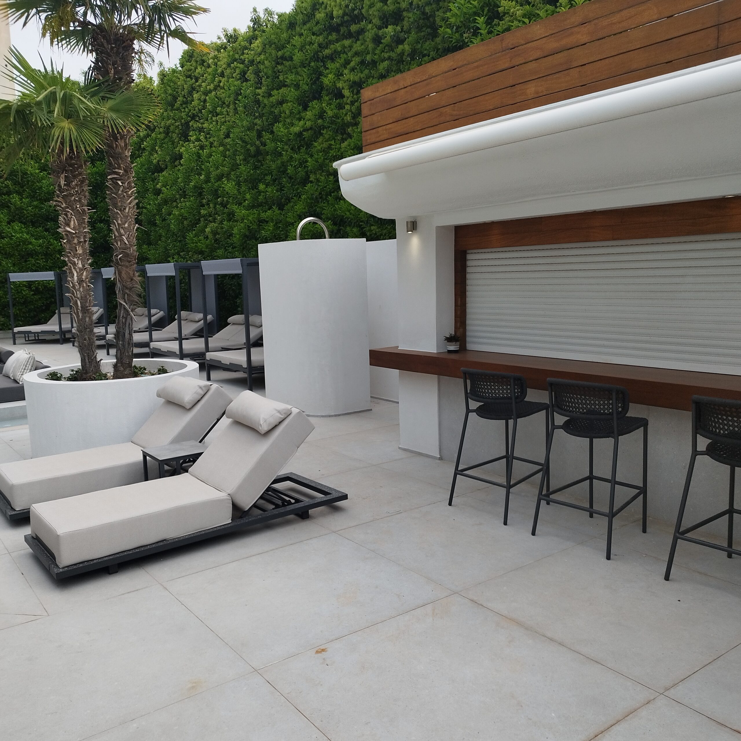 CONFIGURATION OF A HOTEL POOL AREA IN VOULA -